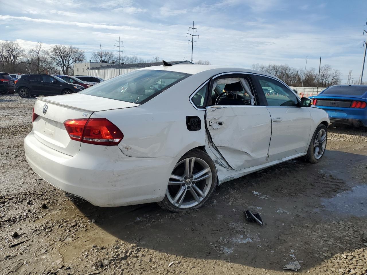 2014 VOLKSWAGEN PASSAT SE - Image 3