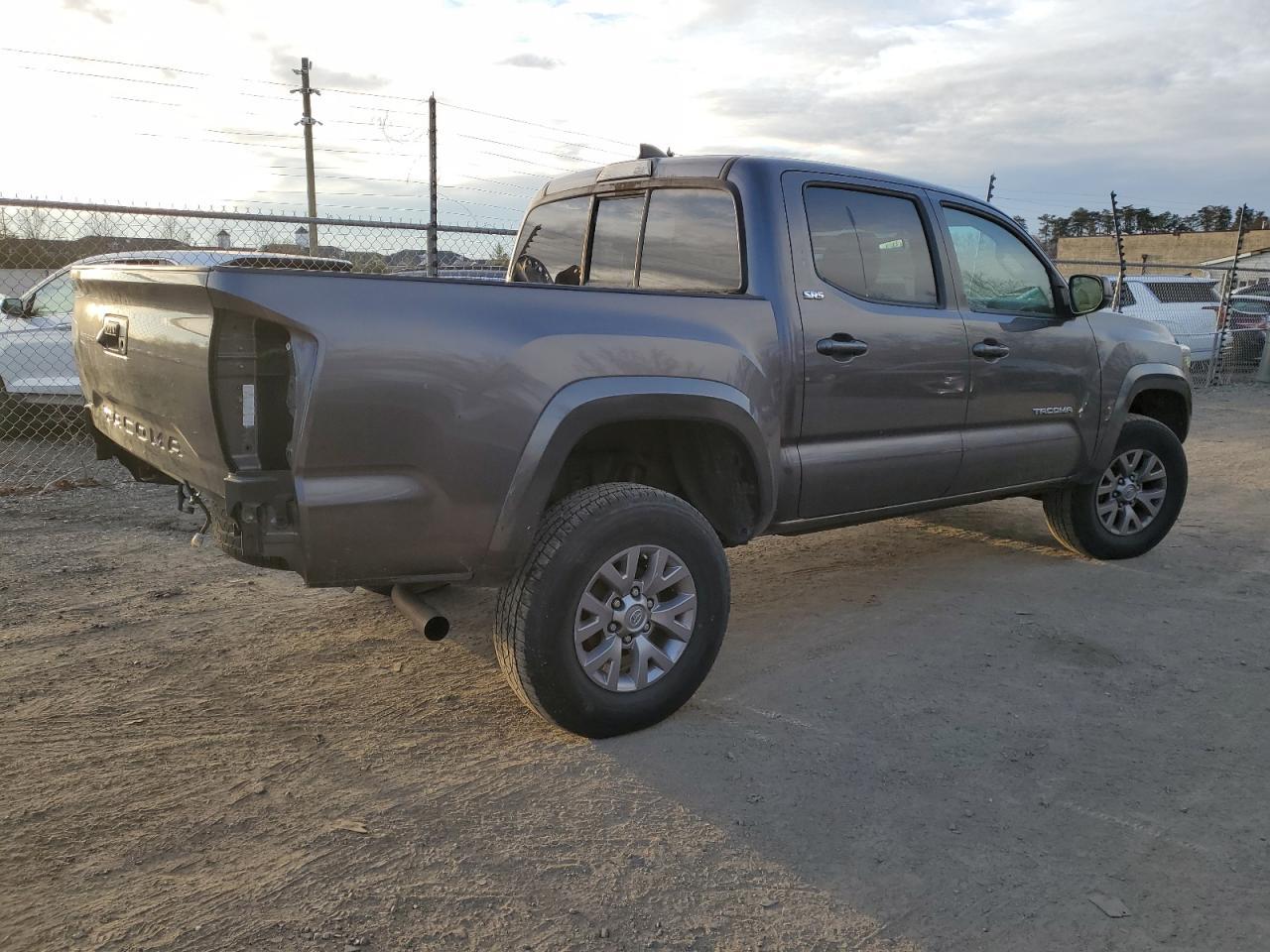 2017 TOYOTA TACOMA DOU - Фото 3