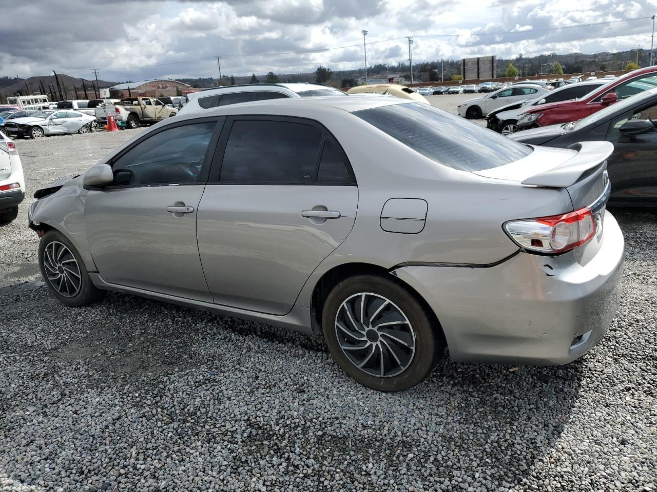 2013 TOYOTA COROLLA BA - Фото 2
