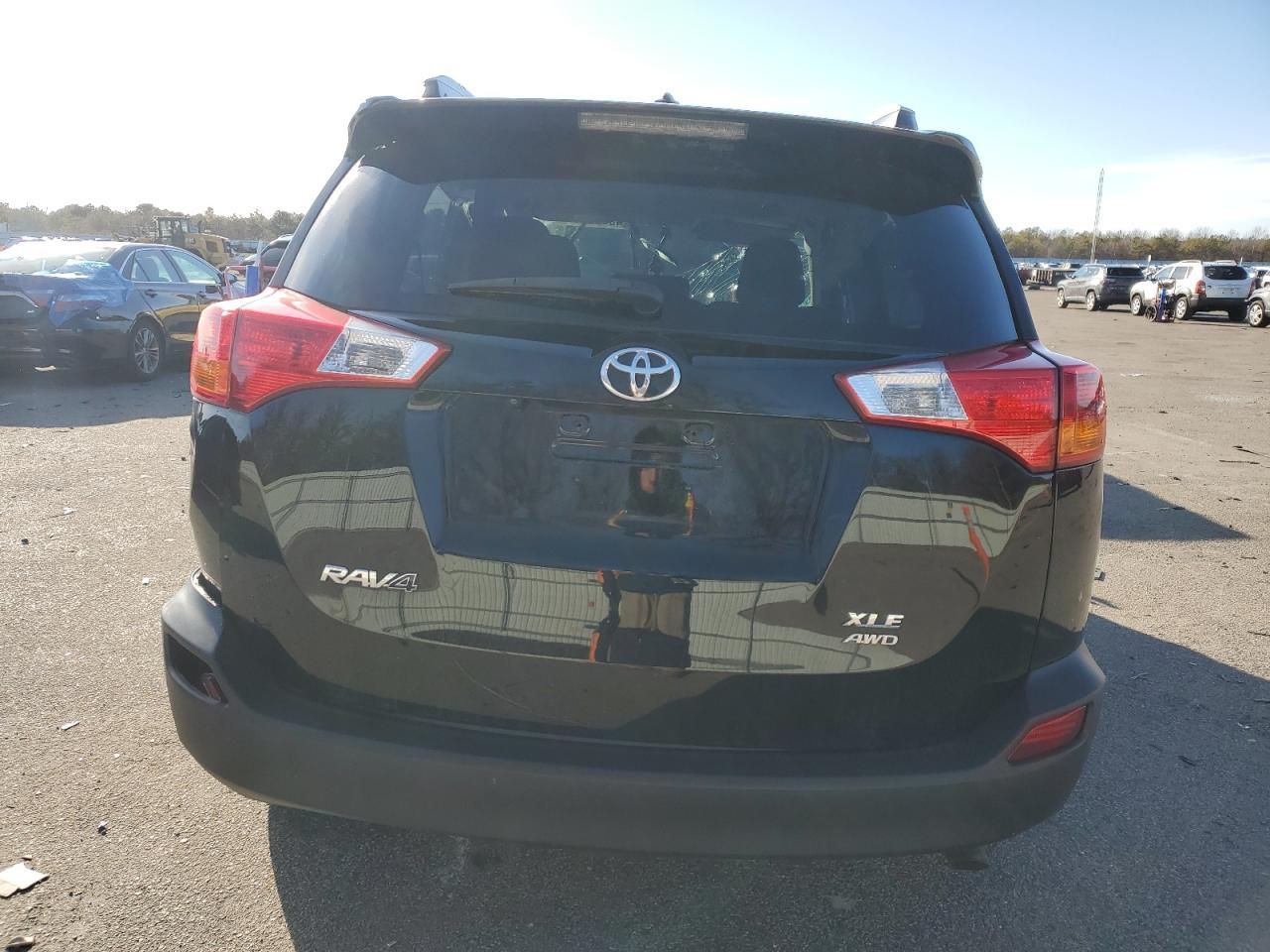 2015 TOYOTA RAV4 XLE - Фото 6