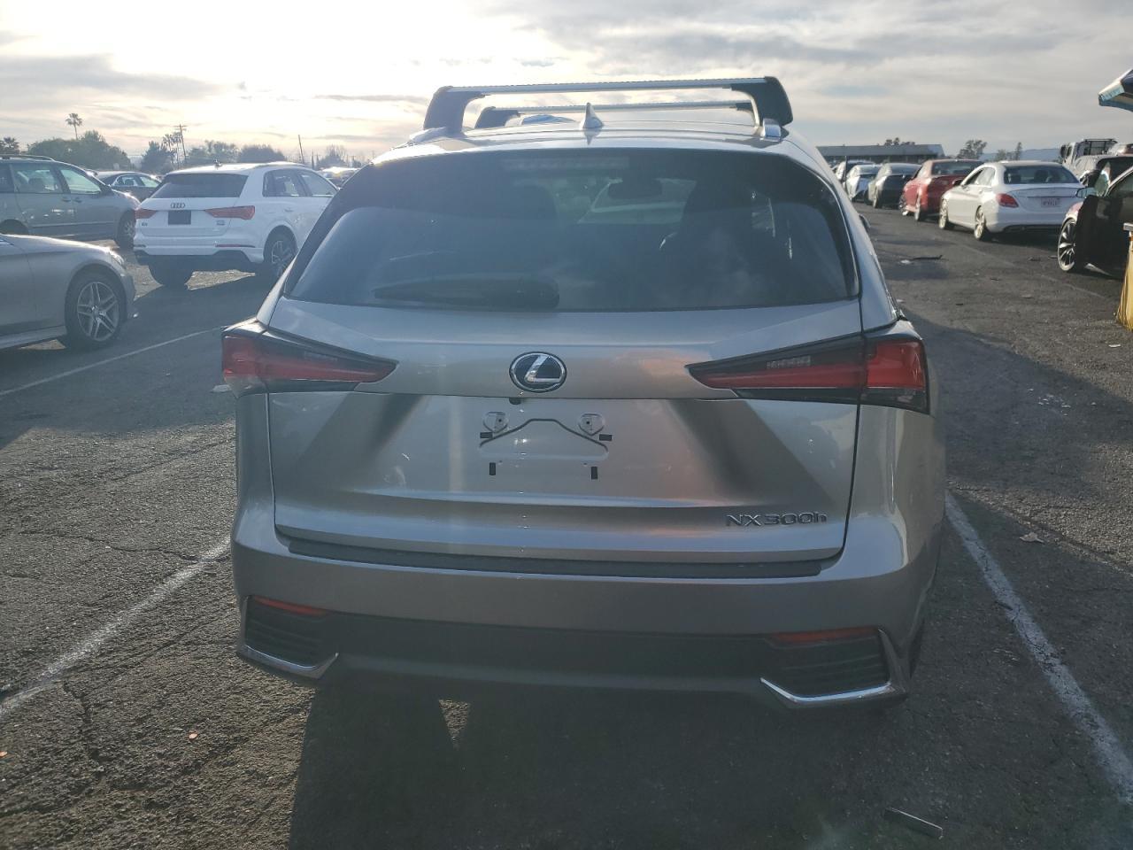 2020 LEXUS NX 300H BA - Фото 6