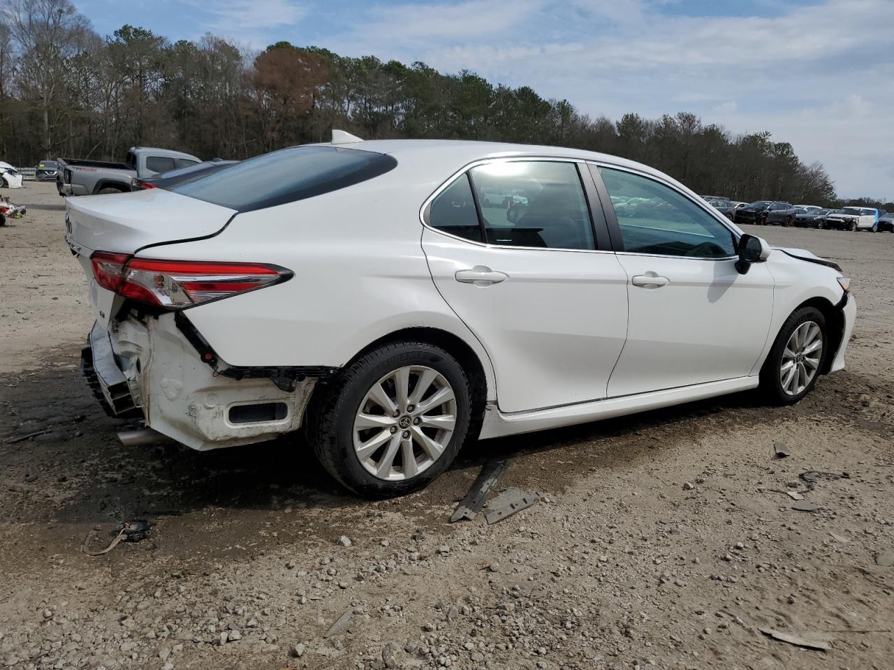 2020 TOYOTA CAMRY LE - Фото 3