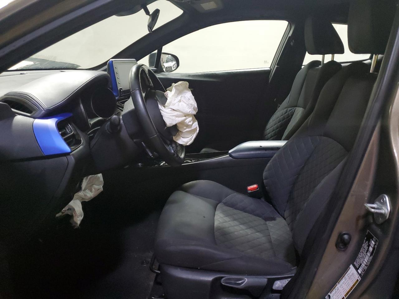 2021 TOYOTA C-HR XLE - Фото 7