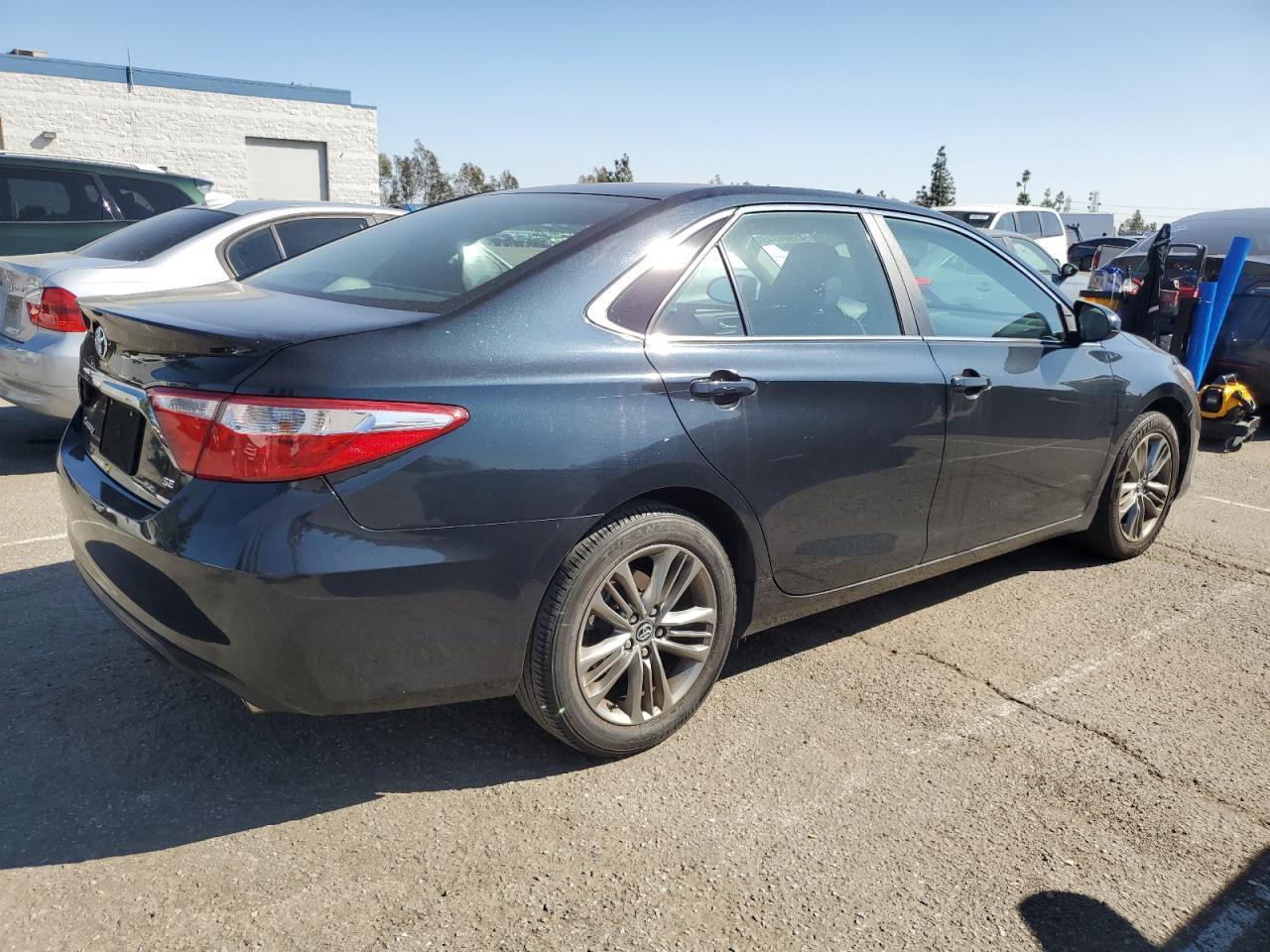 2016 TOYOTA CAMRY LE - Фото 3