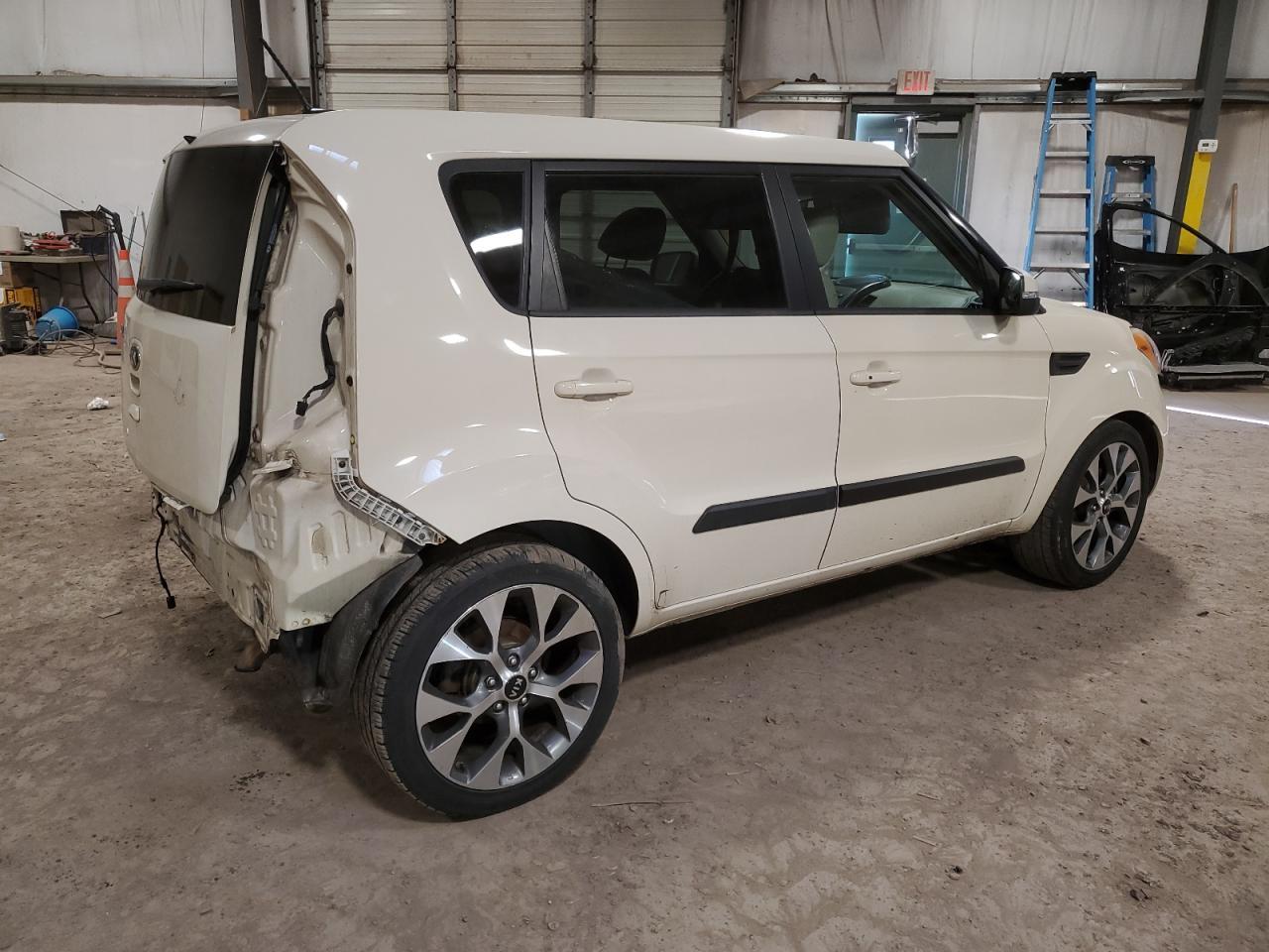2013 KIA SOUL + - Image 3
