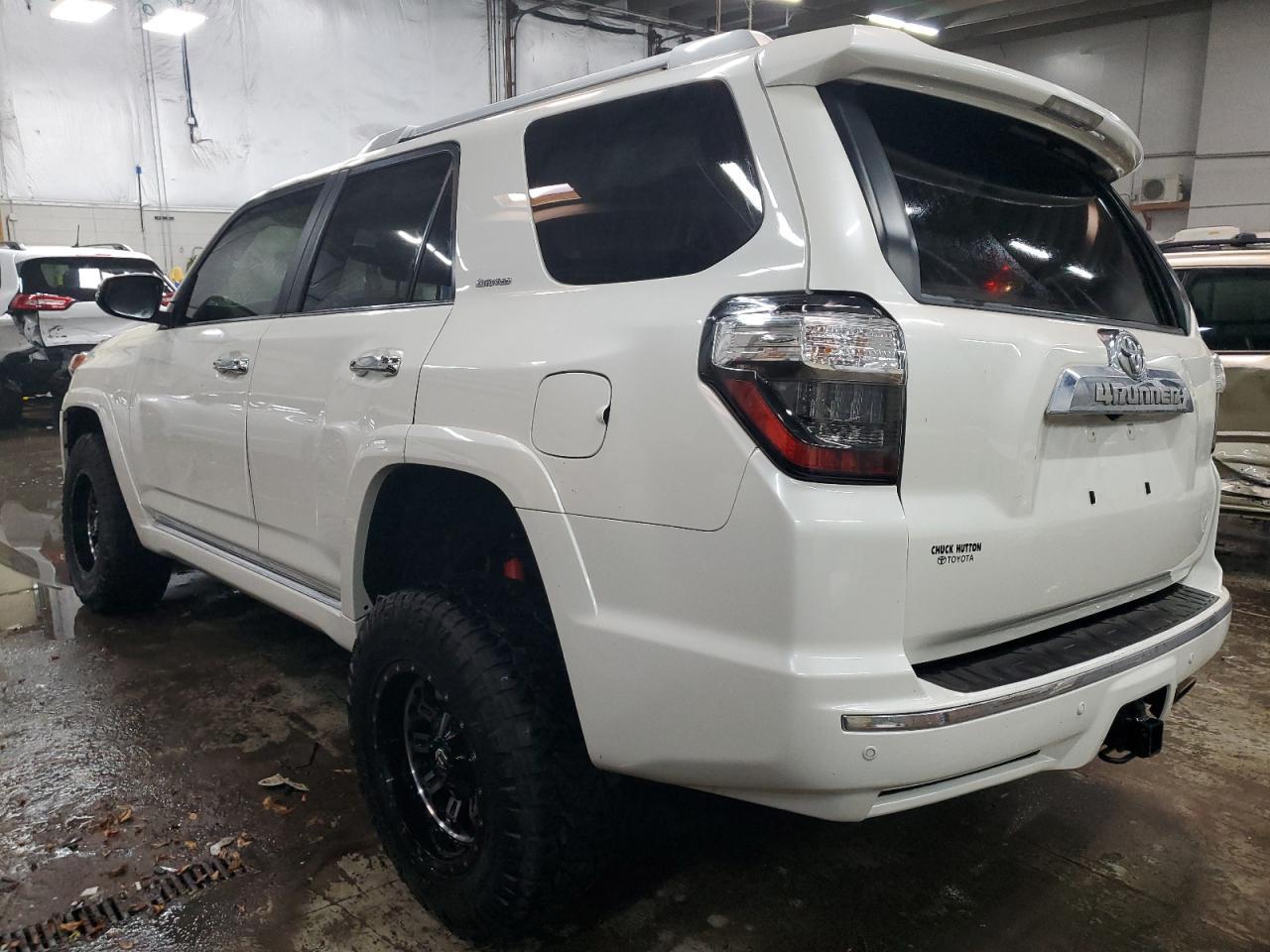 2019 TOYOTA 4RUNNER SR - Image 2