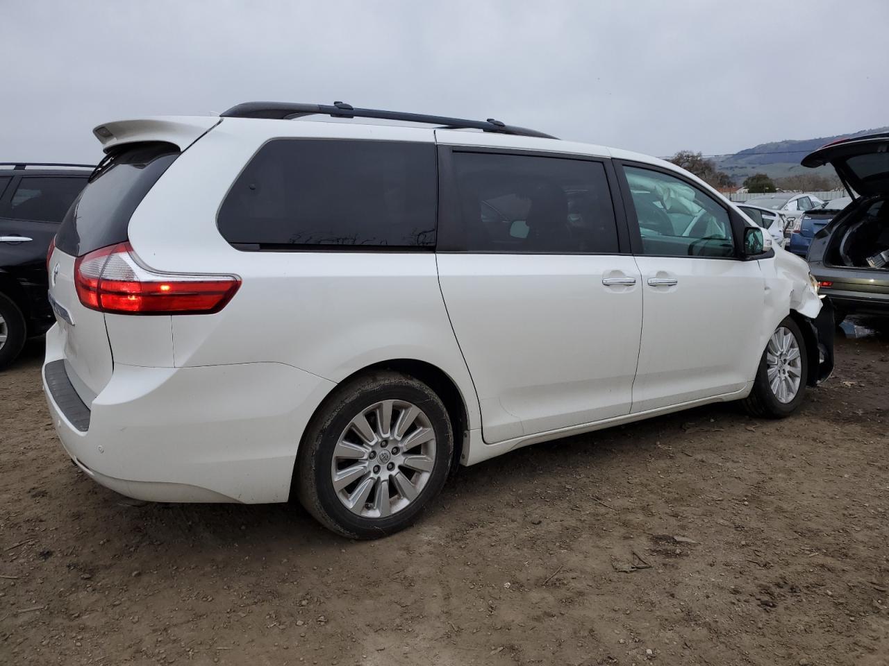 2015 TOYOTA SIENNA XLE - Фото 3