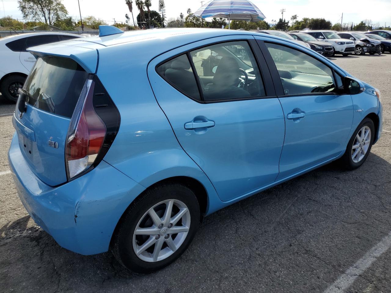 2015 TOYOTA PRIUS C - Фото 3