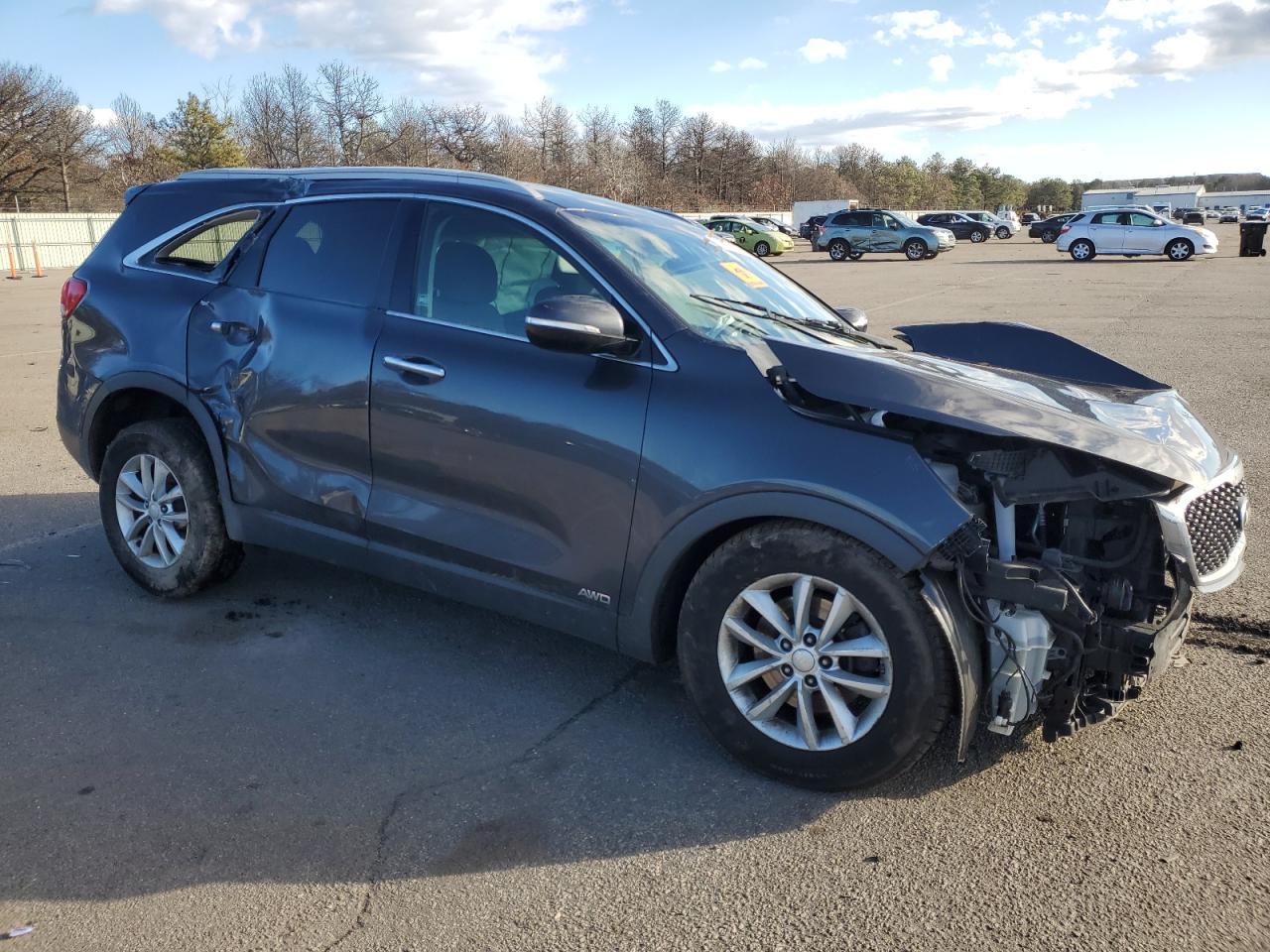 2017 KIA SORENTO LX - Image 4