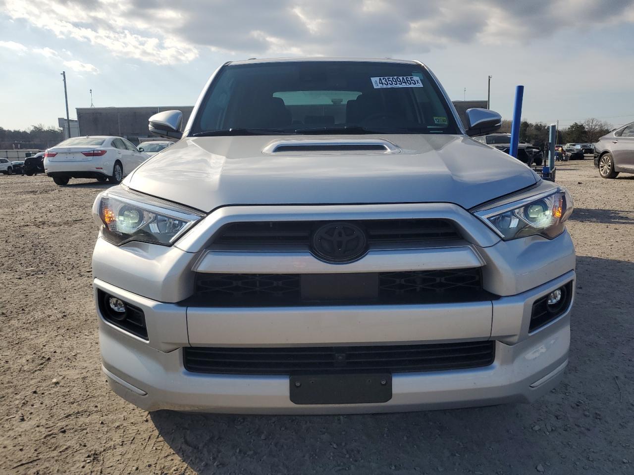 2022 TOYOTA 4RUNNER SR - Image 5