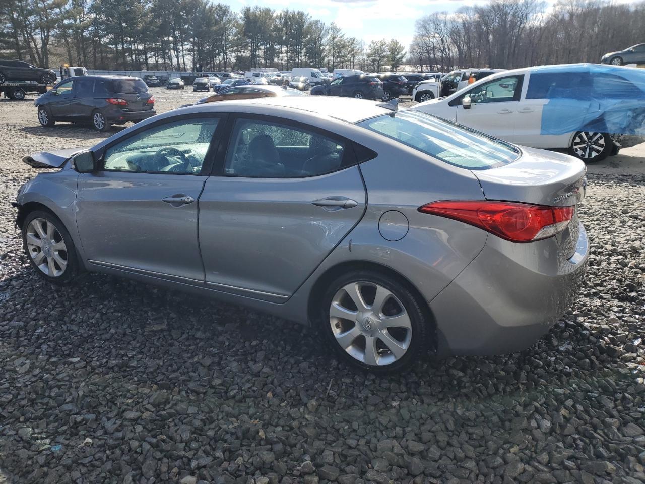 2013 HYUNDAI ELANTRA GL - Image 2