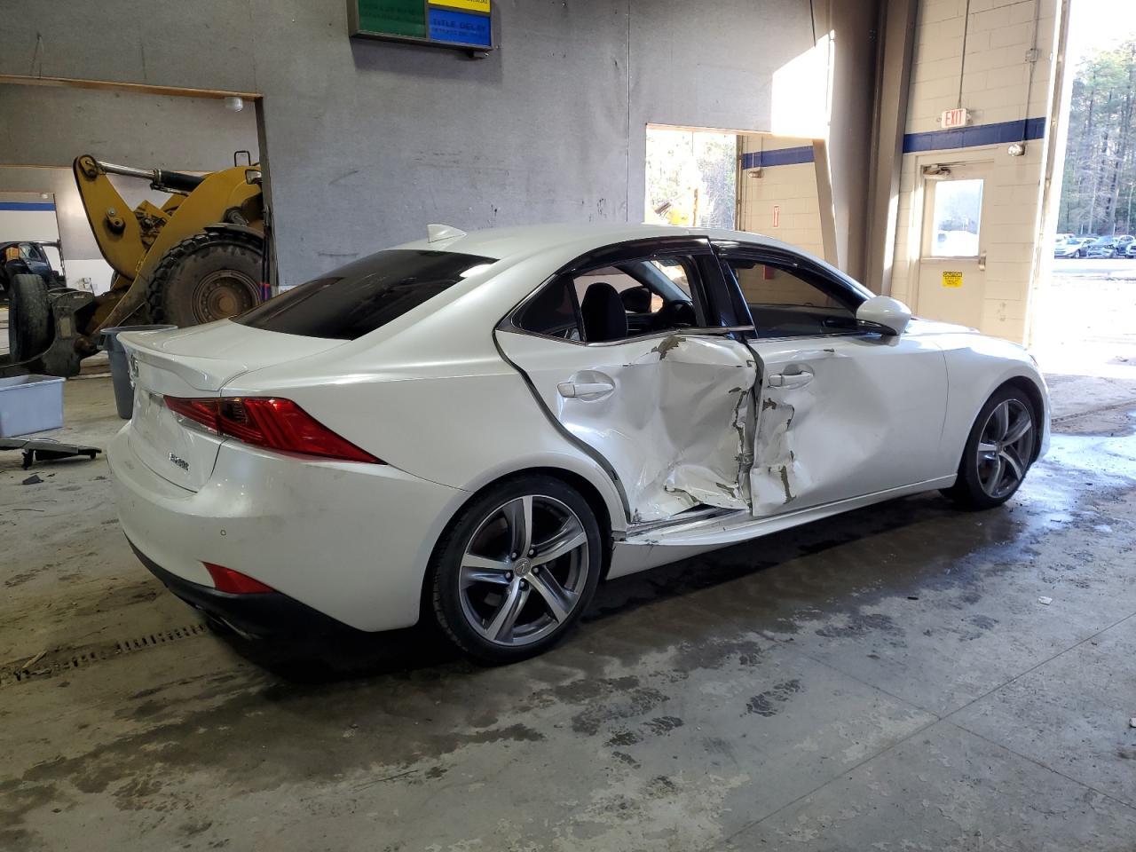 2017 LEXUS IS 200T - Фото 3