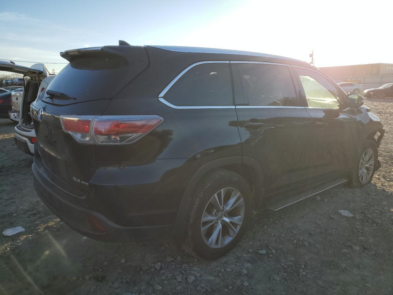 2015 TOYOTA HIGHLANDER - Фото 3