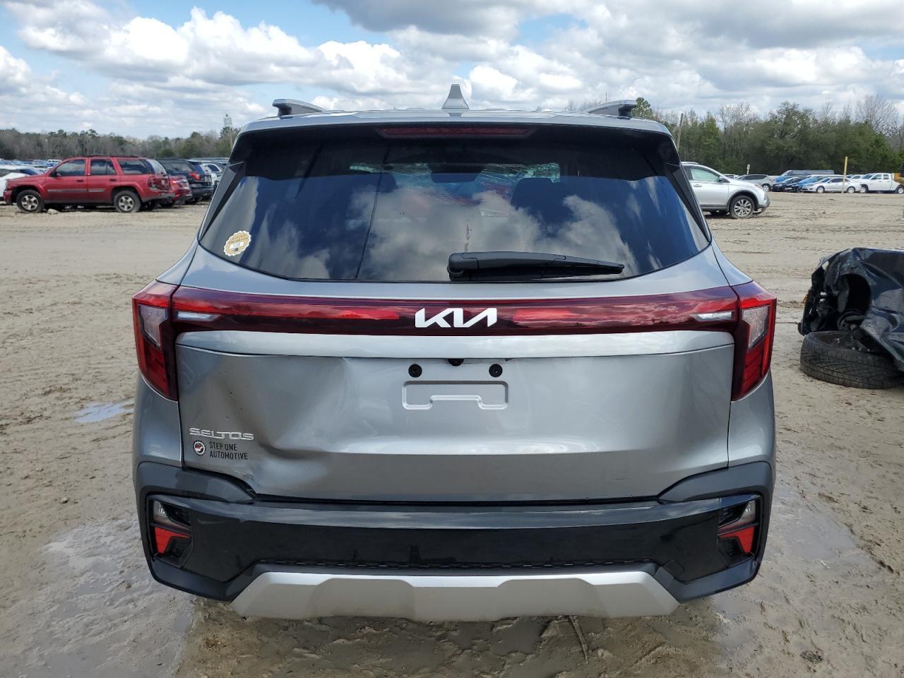 2024 KIA SELTOS EX - Image 6