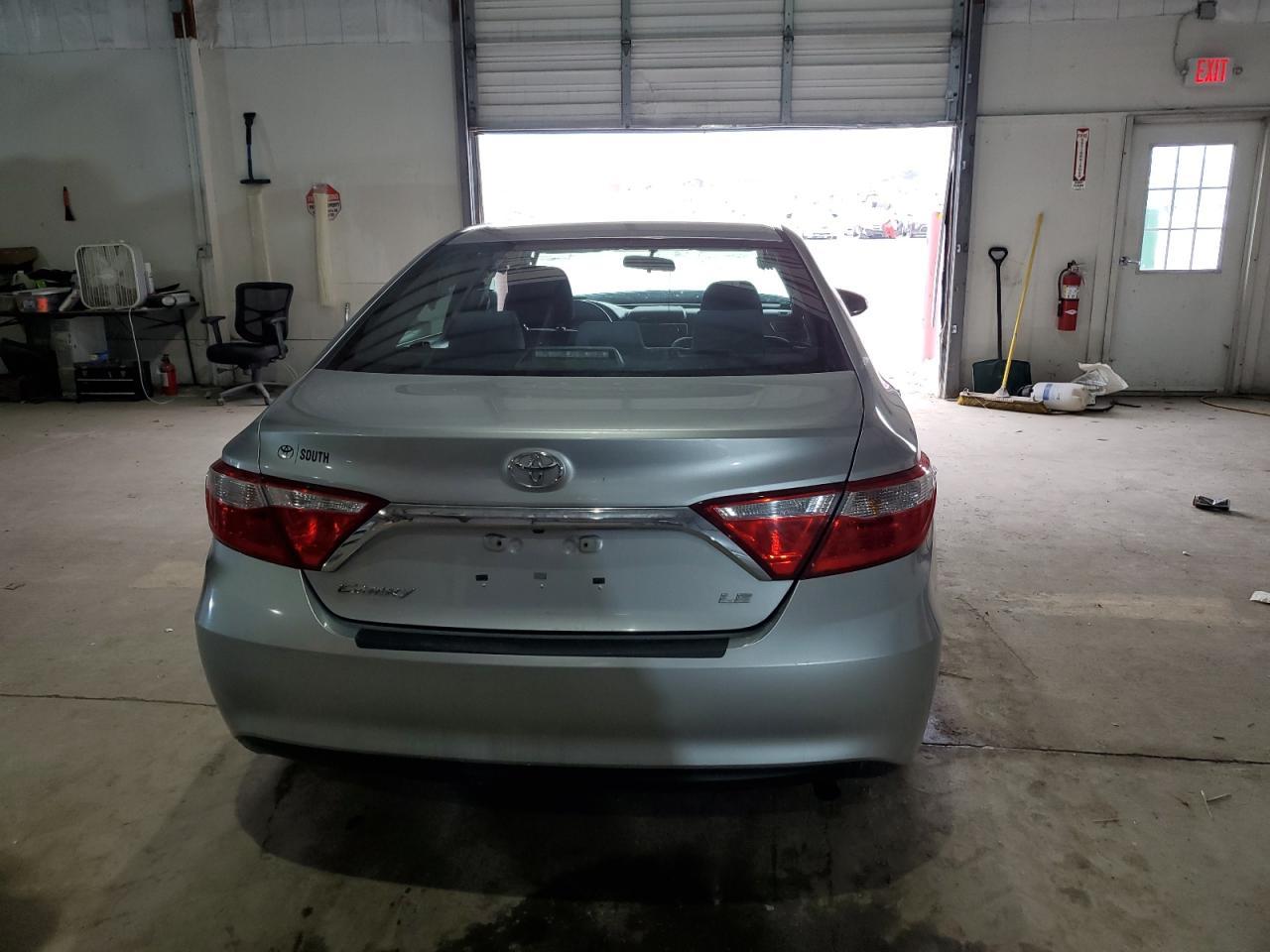 2015 TOYOTA CAMRY LE - Фото 6