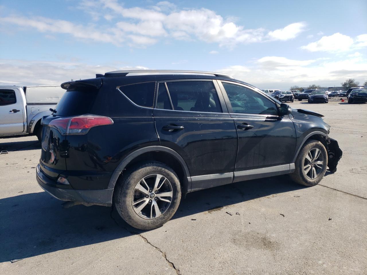 2017 TOYOTA RAV4 XLE - Фото 3