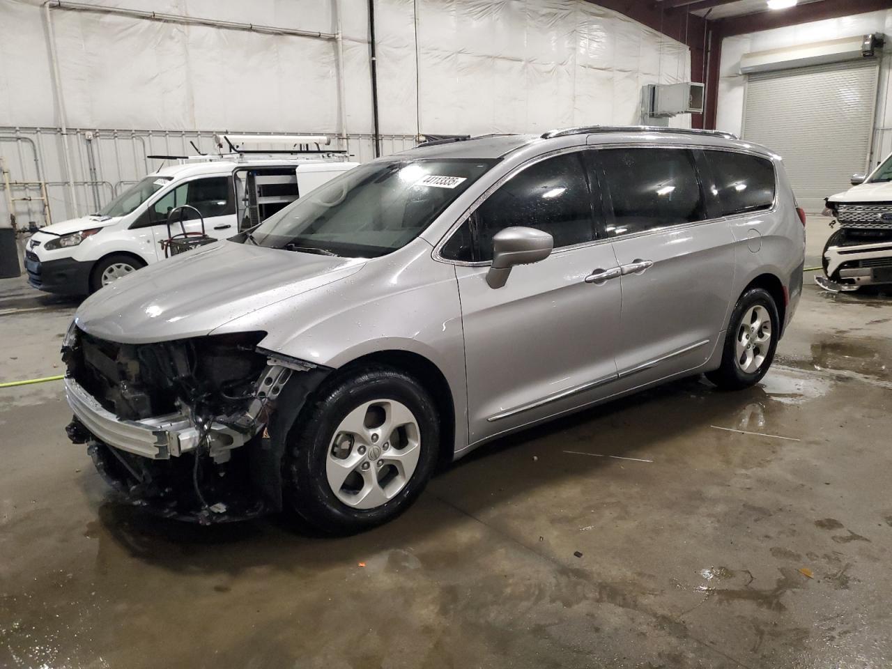 2017 CHRYSLER PACIFICA T