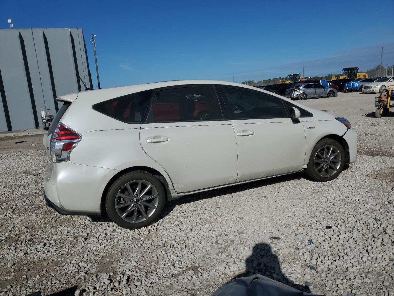 2016 TOYOTA PRIUS V - Фото 3