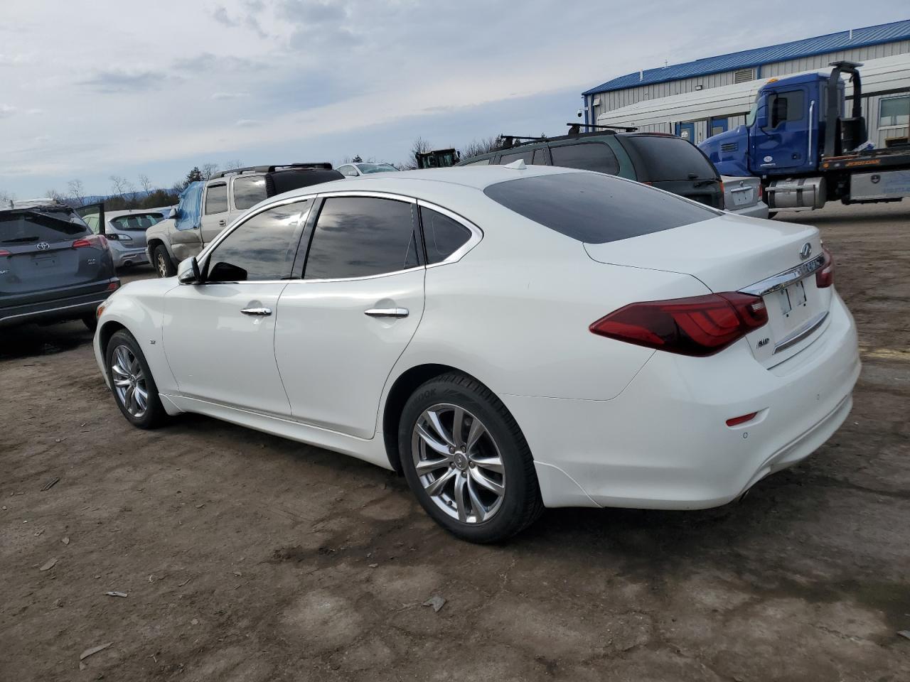 2015 INFINITI Q70 3.7 - Image 2