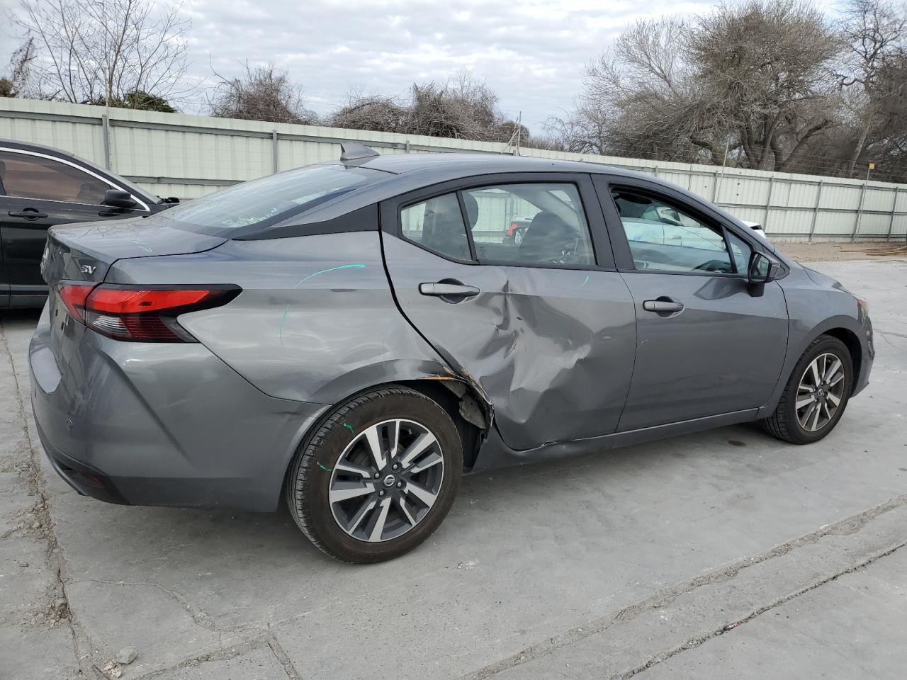 2021 NISSAN VERSA SV - Фото 3