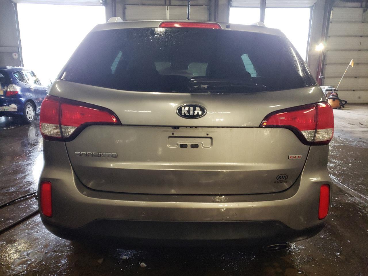 2015 KIA SORENTO LX - Image 6