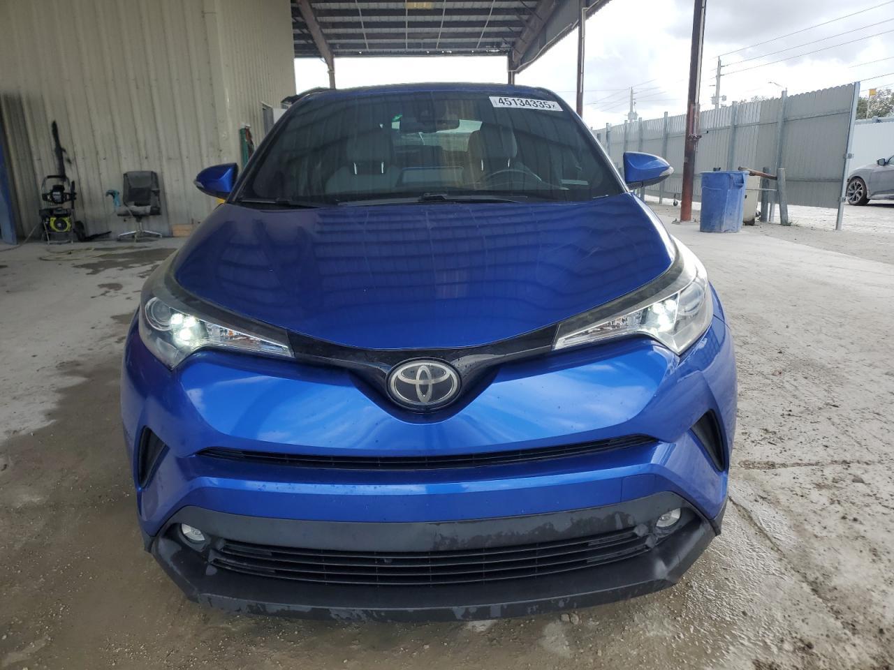 2019 TOYOTA C-HR XLE - Image 5