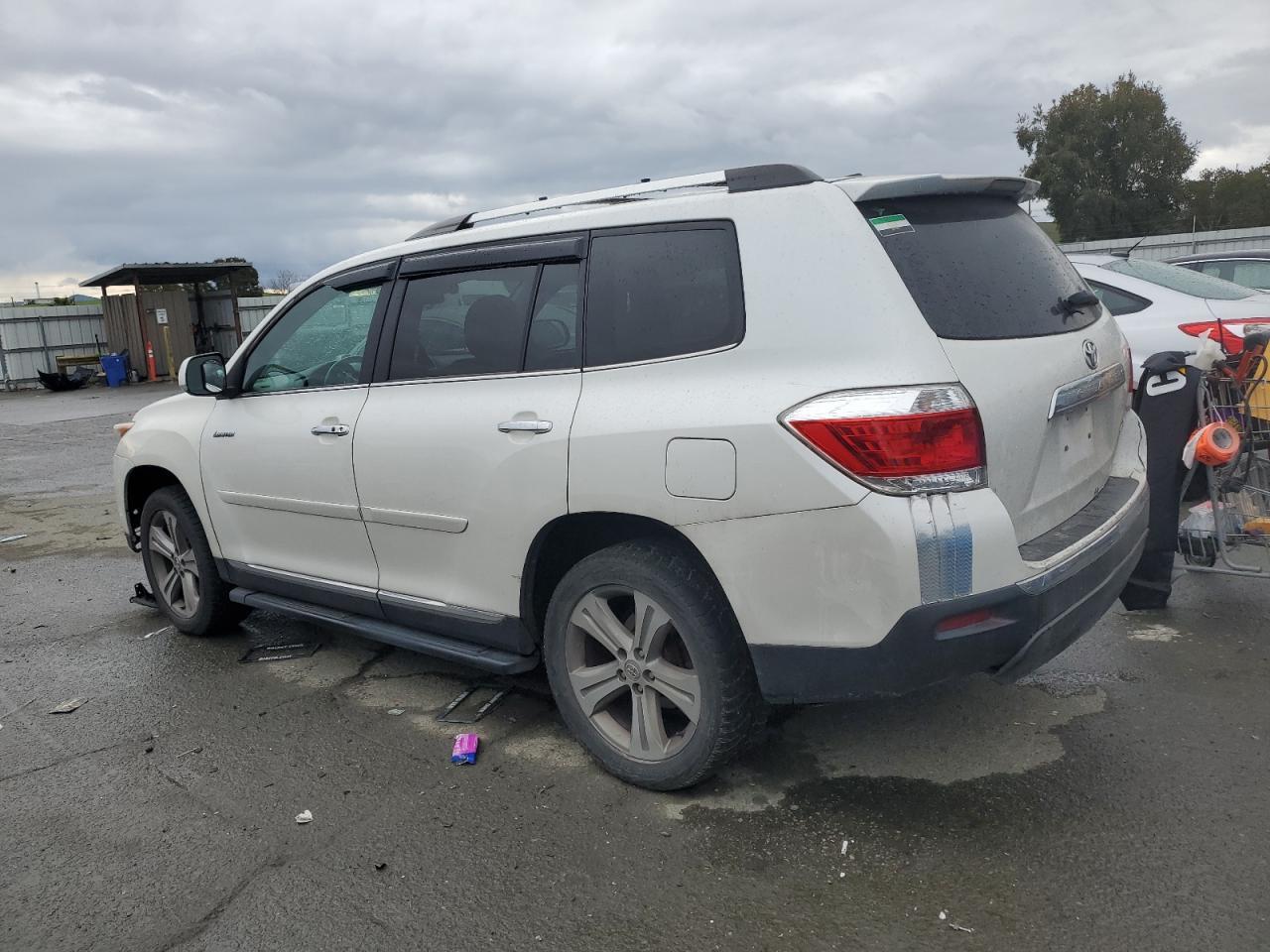 2011 TOYOTA HIGHLANDER - Image 2