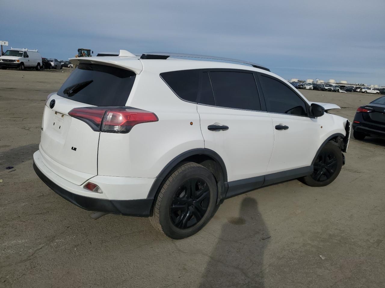 2016 TOYOTA RAV4 LE - Фото 3