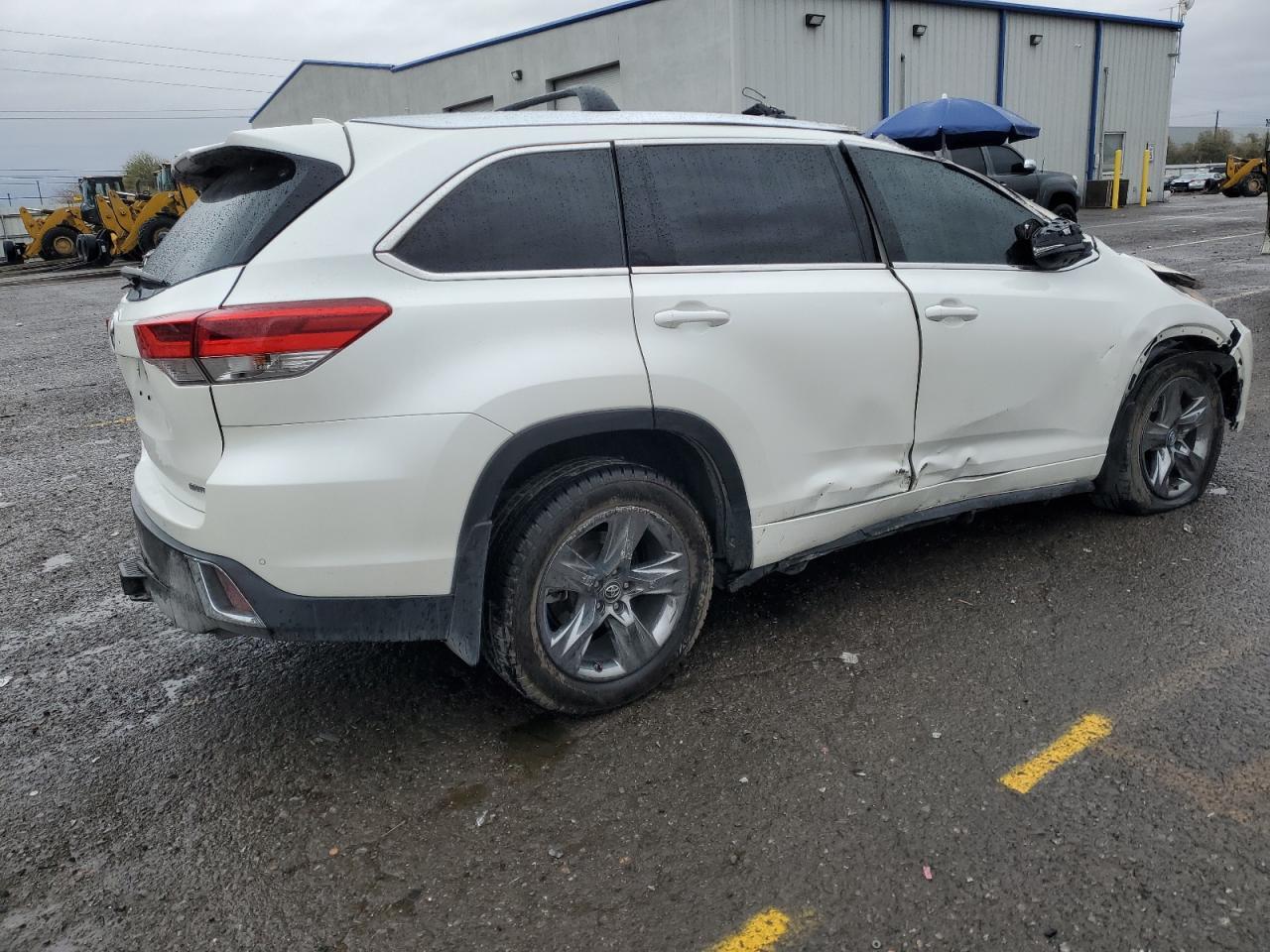 2019 TOYOTA HIGHLANDER - Image 3