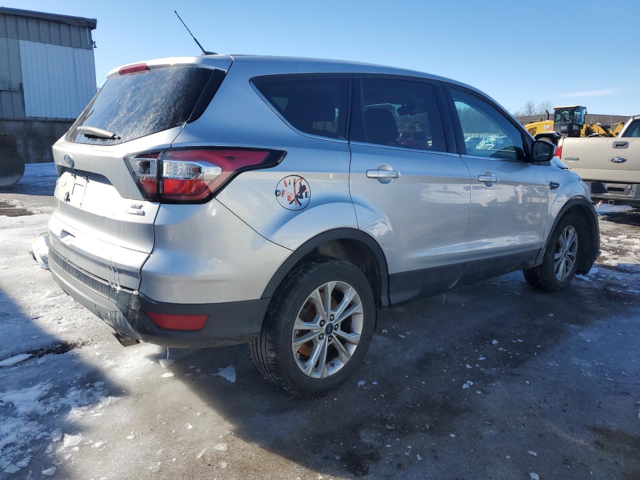 2017 FORD ESCAPE SE - Image 3