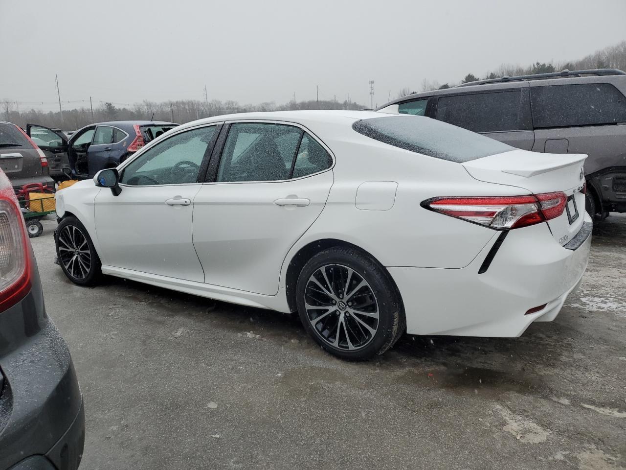 2020 TOYOTA CAMRY SE - Image 2
