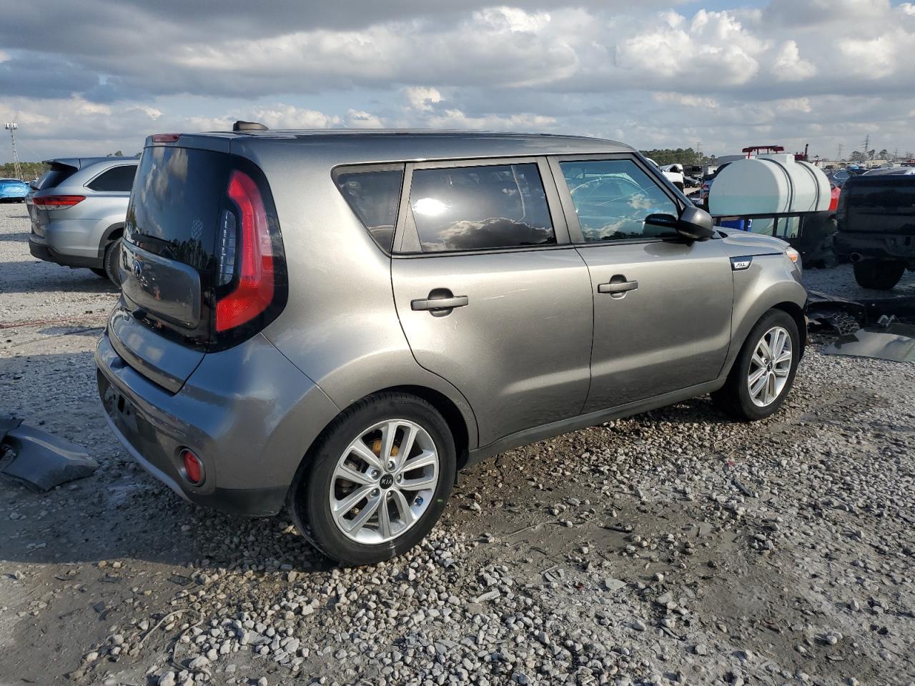 2019 KIA SOUL + - Image 3