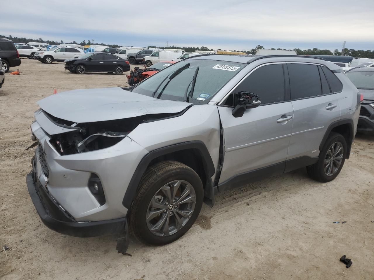 2024 TOYOTA RAV4 XLE P