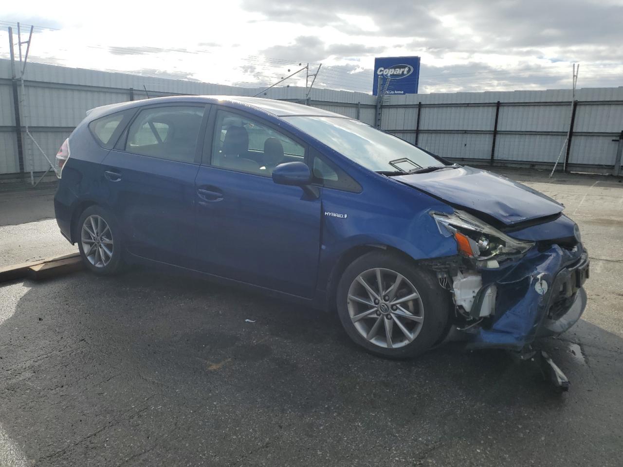 2015 TOYOTA PRIUS V - Image 4