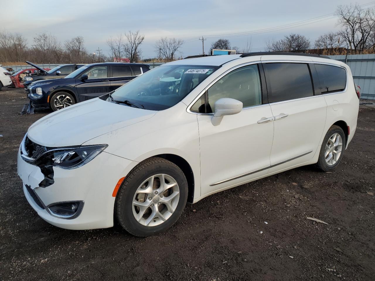 2017 CHRYSLER PACIFICA T
