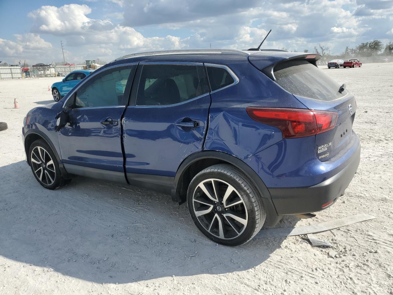 2017 NISSAN ROGUE SPOR - Image 2