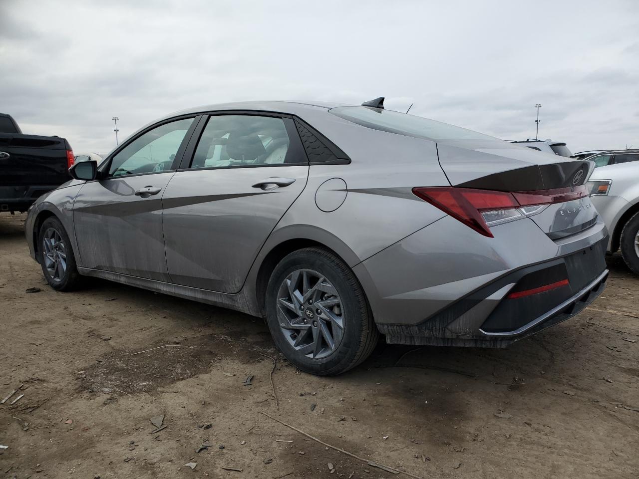 2024 HYUNDAI ELANTRA SE - Фото 2