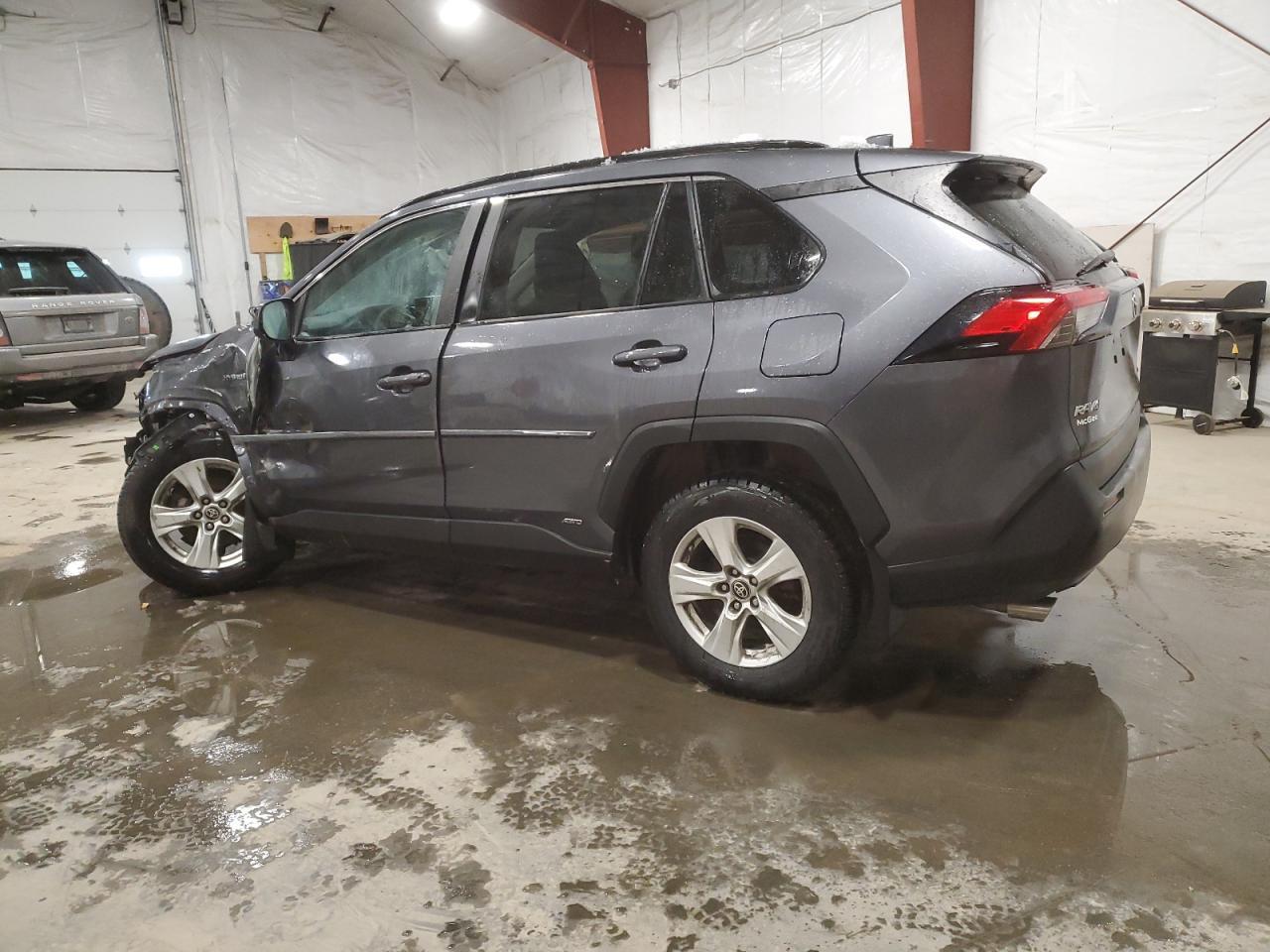2021 TOYOTA RAV4 LE - Фото 2