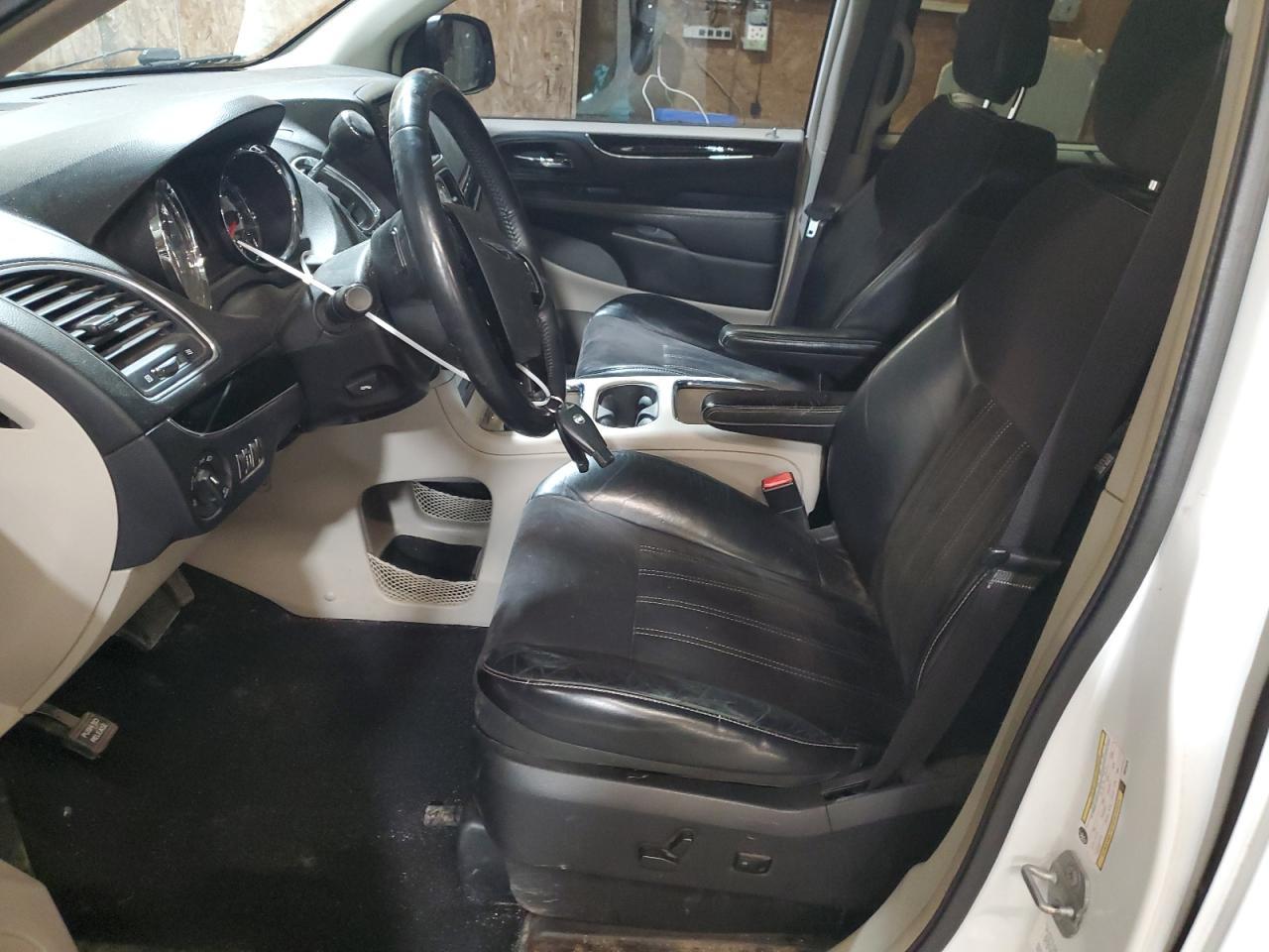2014 CHRYSLER TOWN & COU - Фото 7