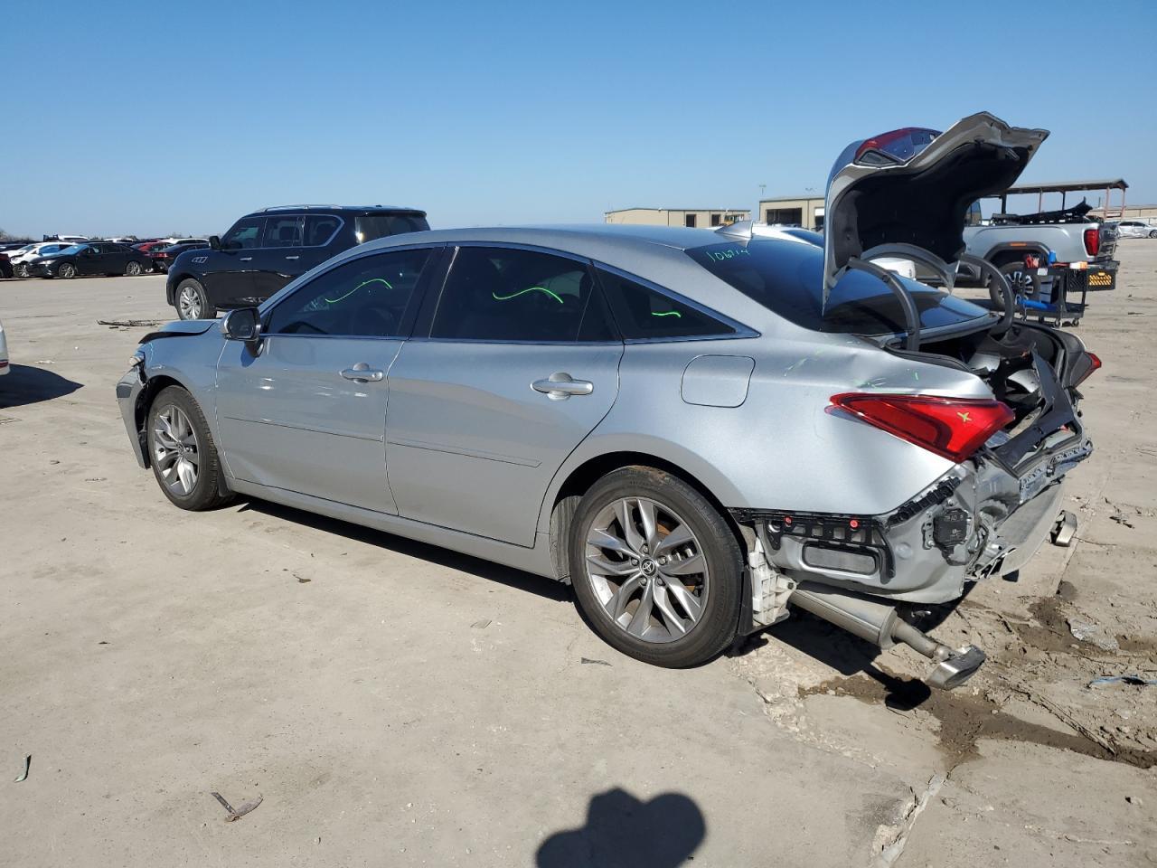 2022 TOYOTA AVALON XLE - Image 2