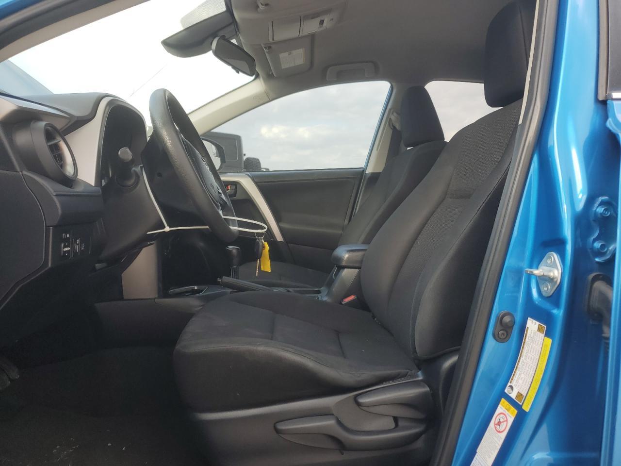 2017 TOYOTA RAV4 LE - Фото 7