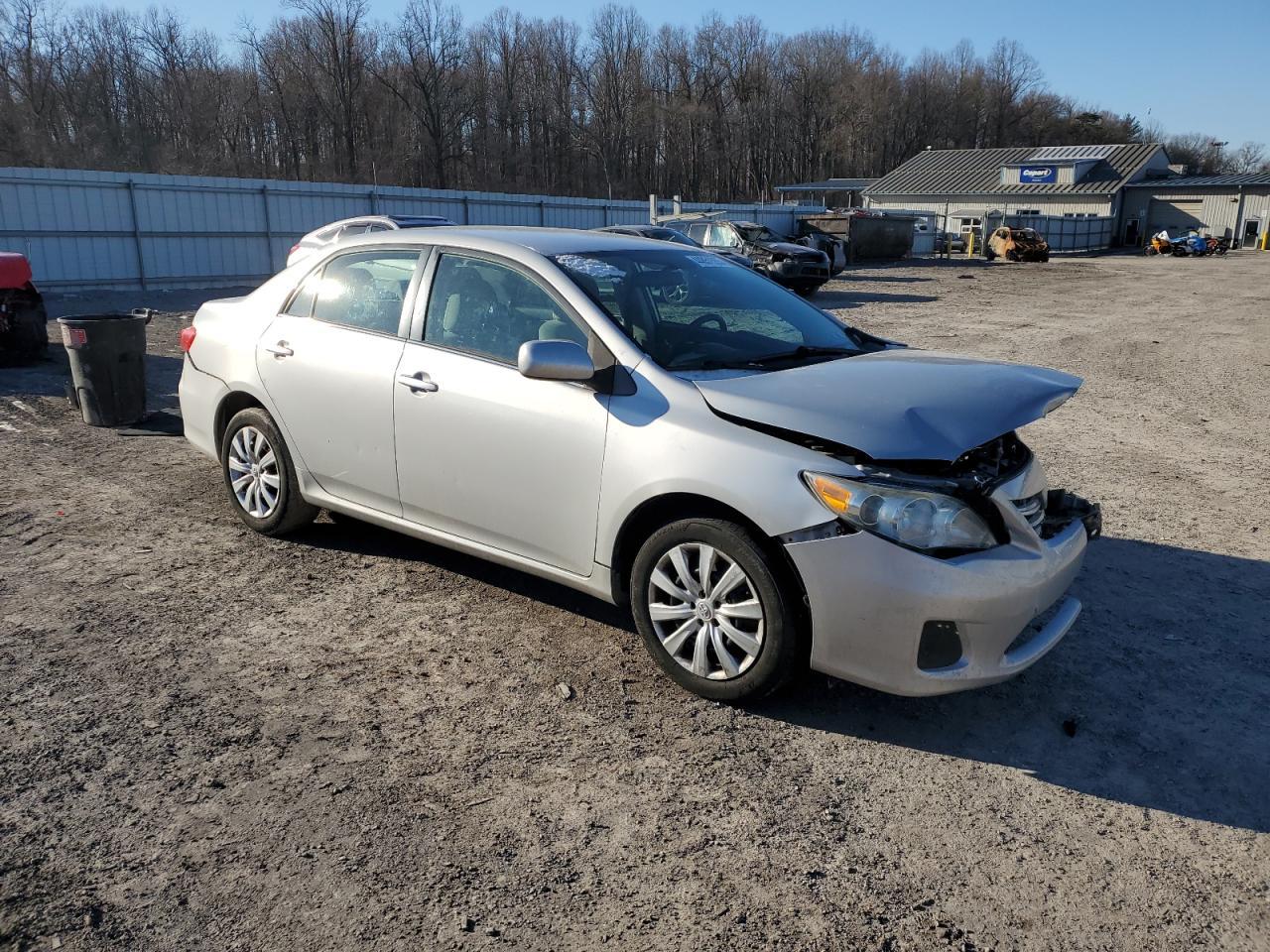 2013 TOYOTA COROLLA BA - Фото 4
