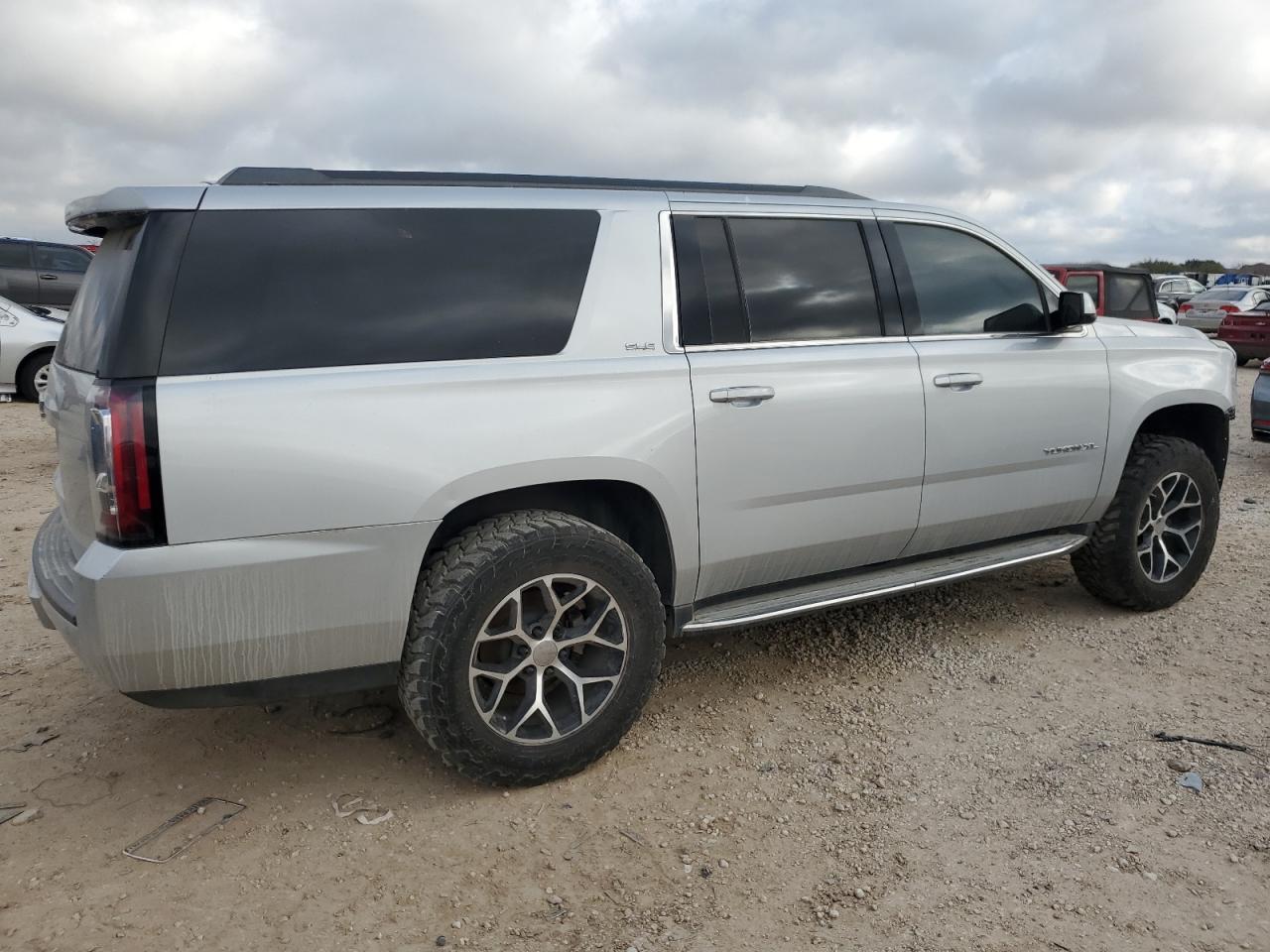 2016 GMC YUKON XL C - Image 3