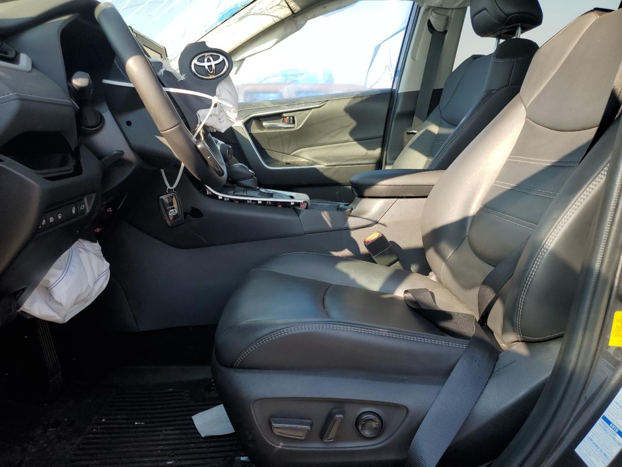 2022 TOYOTA RAV4 XLE P - Image 7