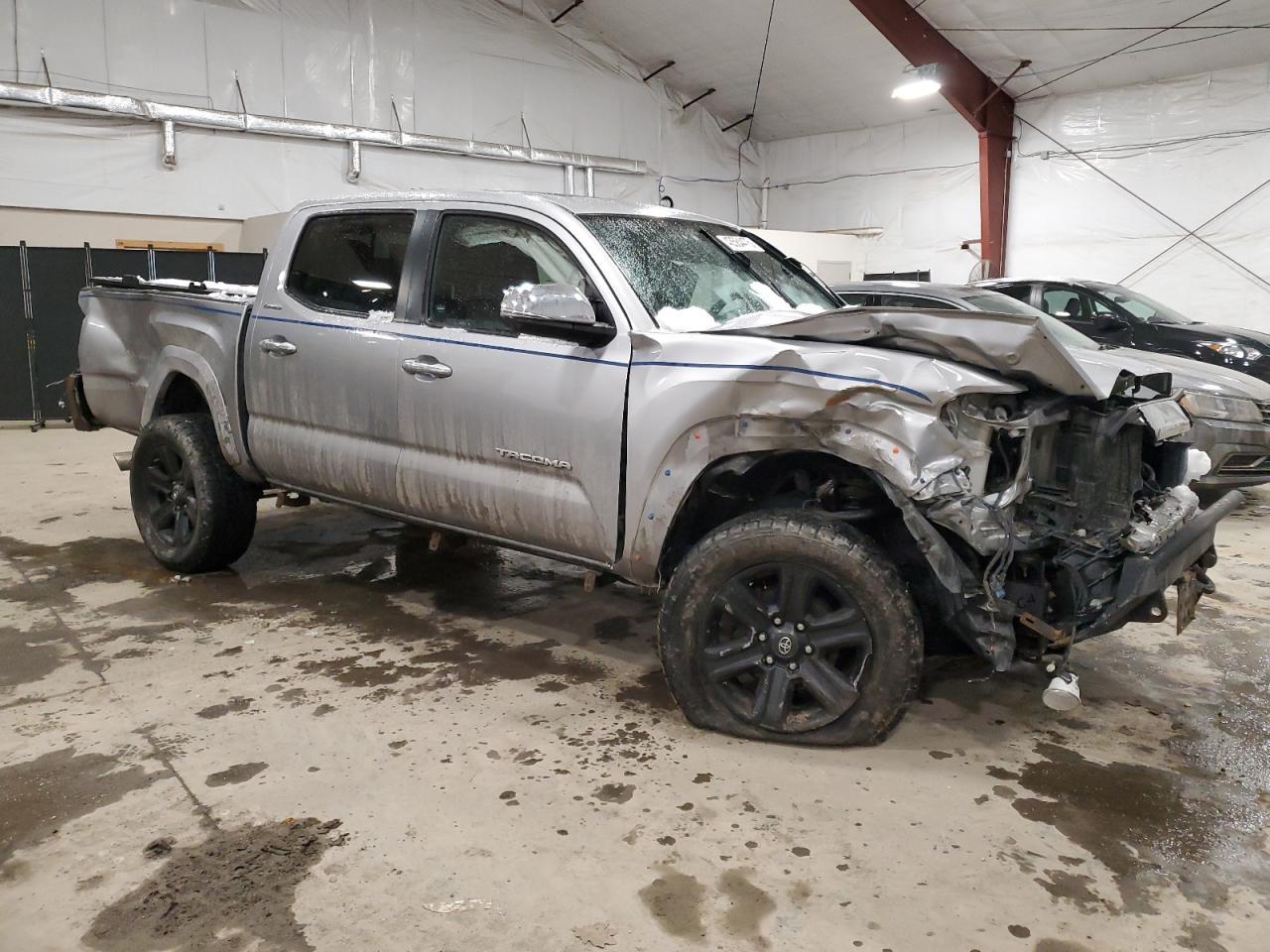 2017 TOYOTA TACOMA DOU - Фото 4