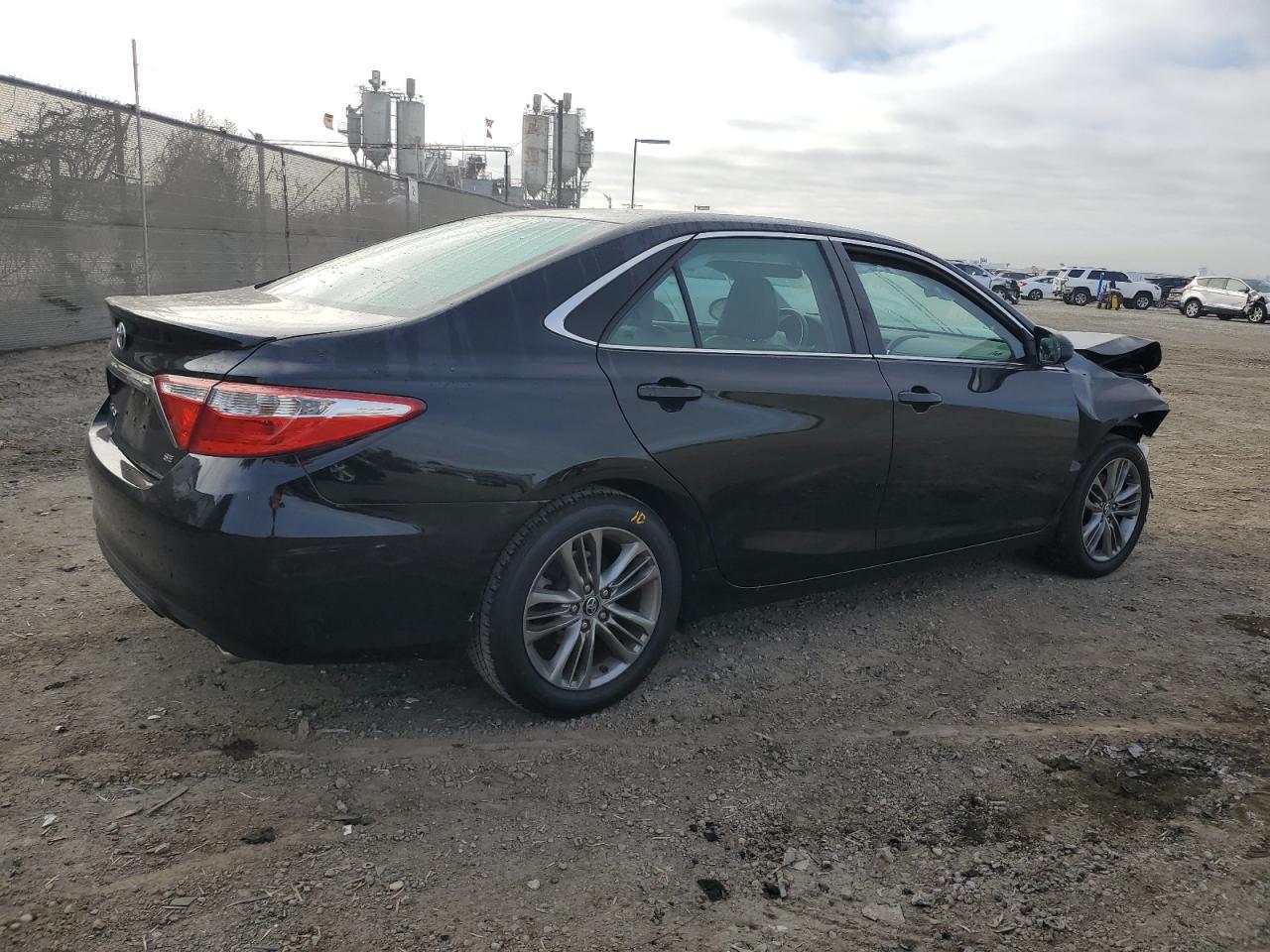 2017 TOYOTA CAMRY LE - Фото 3