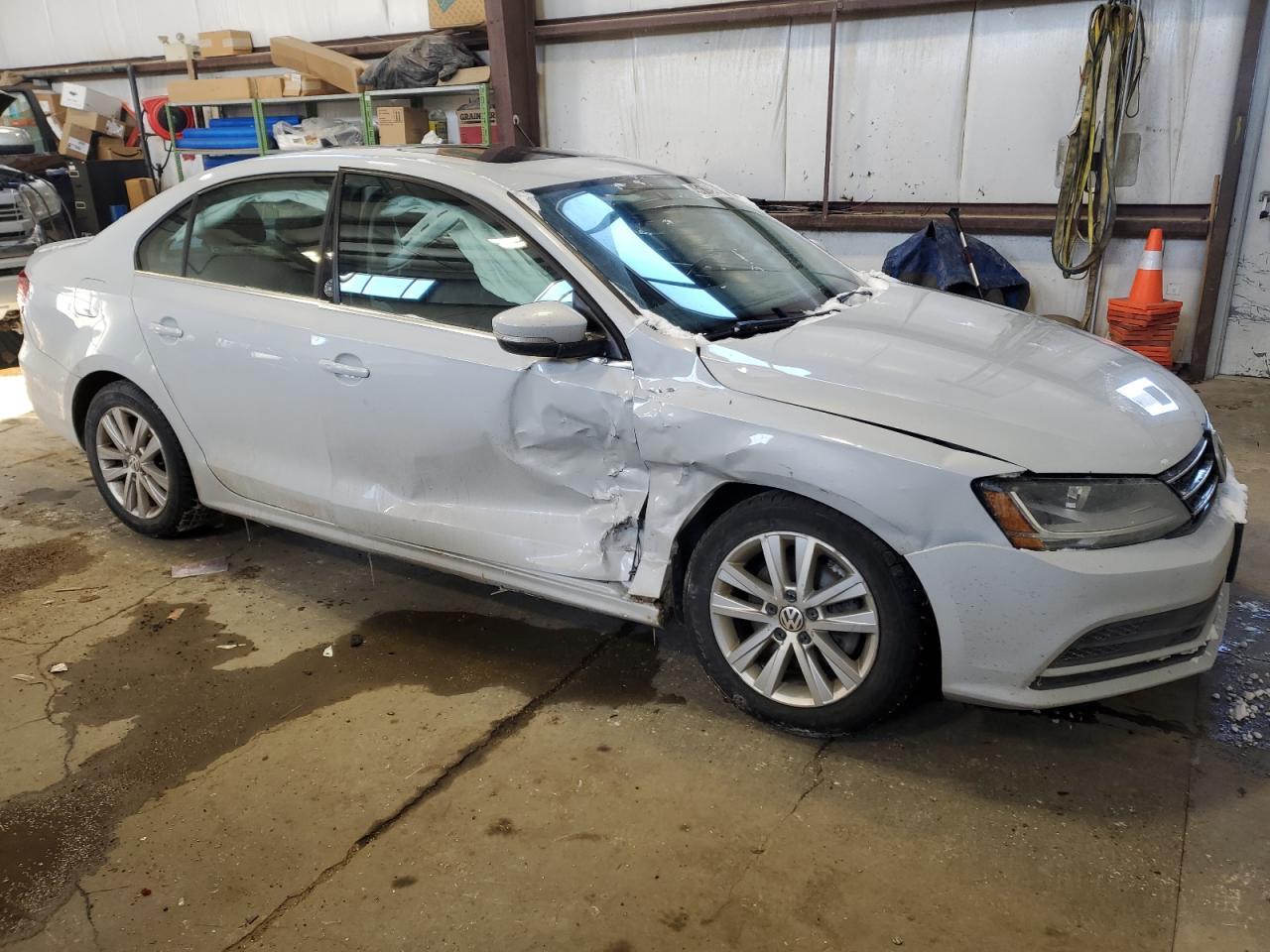 2017 VOLKSWAGEN JETTA SE - Image 4