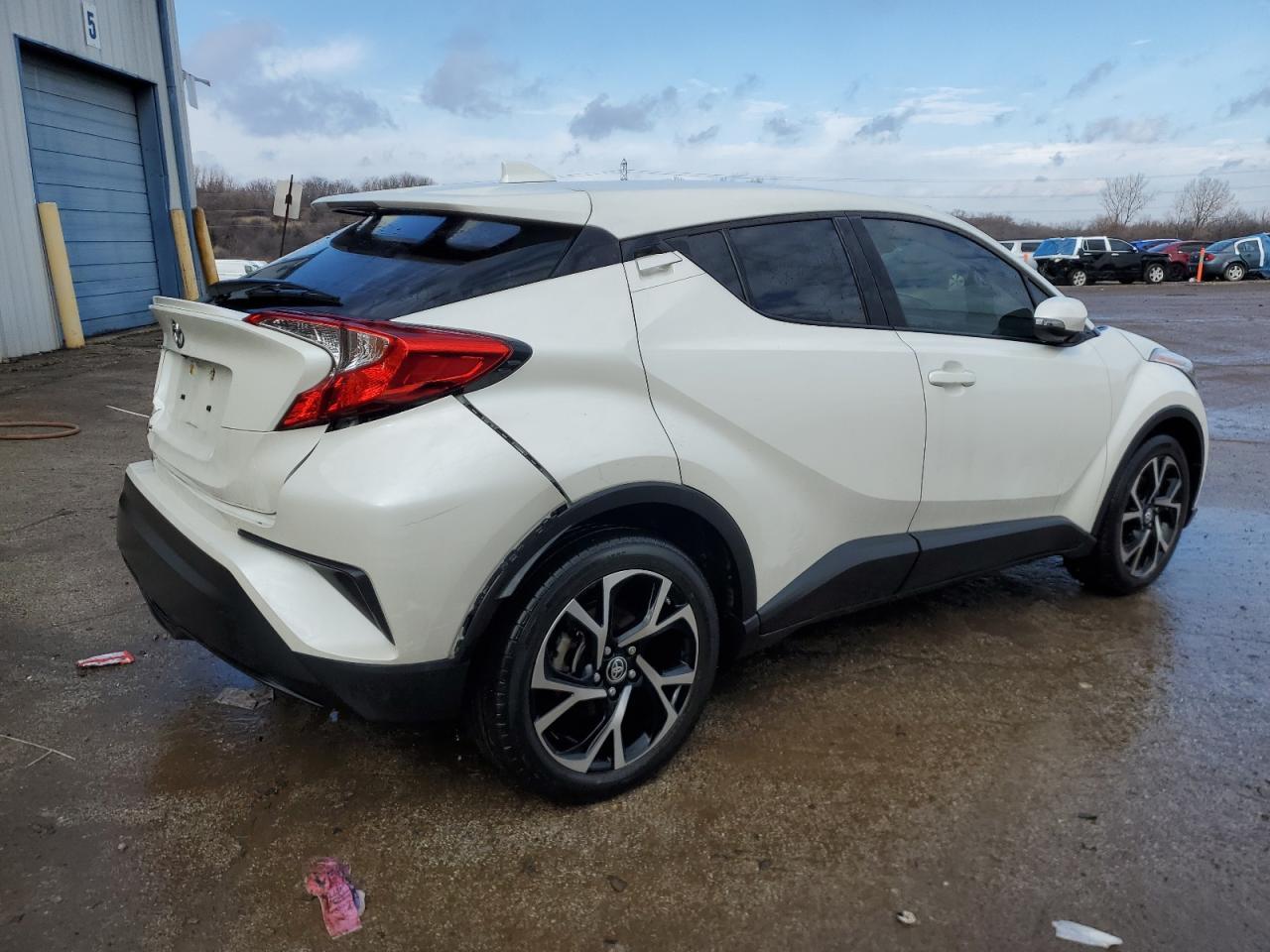 2021 TOYOTA C-HR XLE - Фото 3
