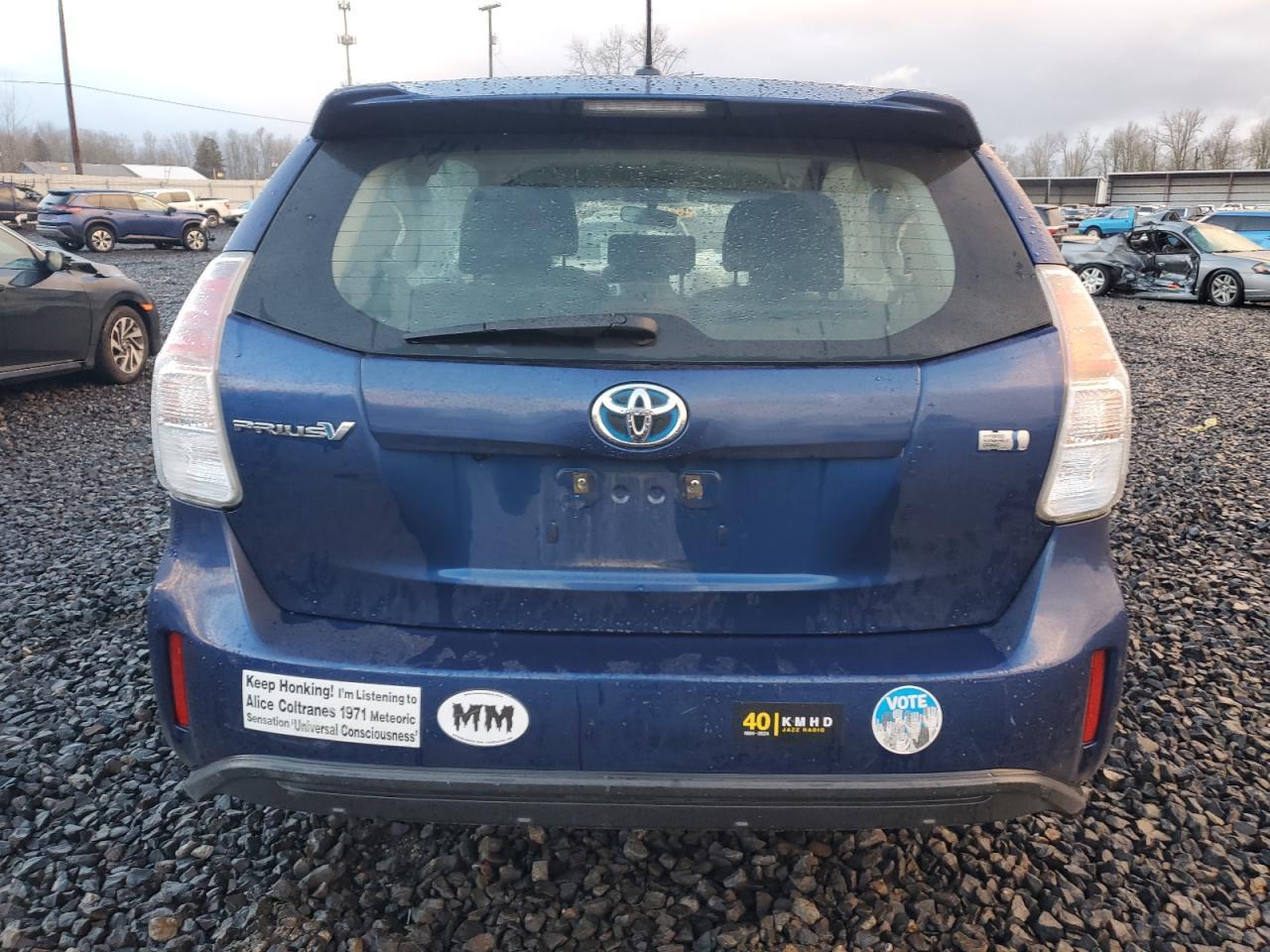 2016 TOYOTA PRIUS V - Image 6