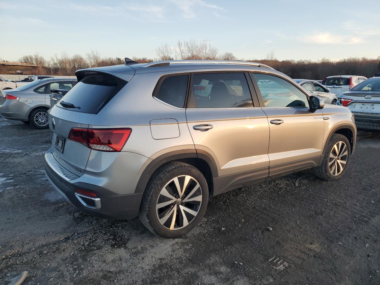 2023 VOLKSWAGEN TAOS SE - Image 3